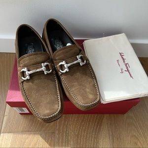 NWT Salvatore Ferragamo Parigi Loafer Driver With Gancini Ornament, us7/EU40